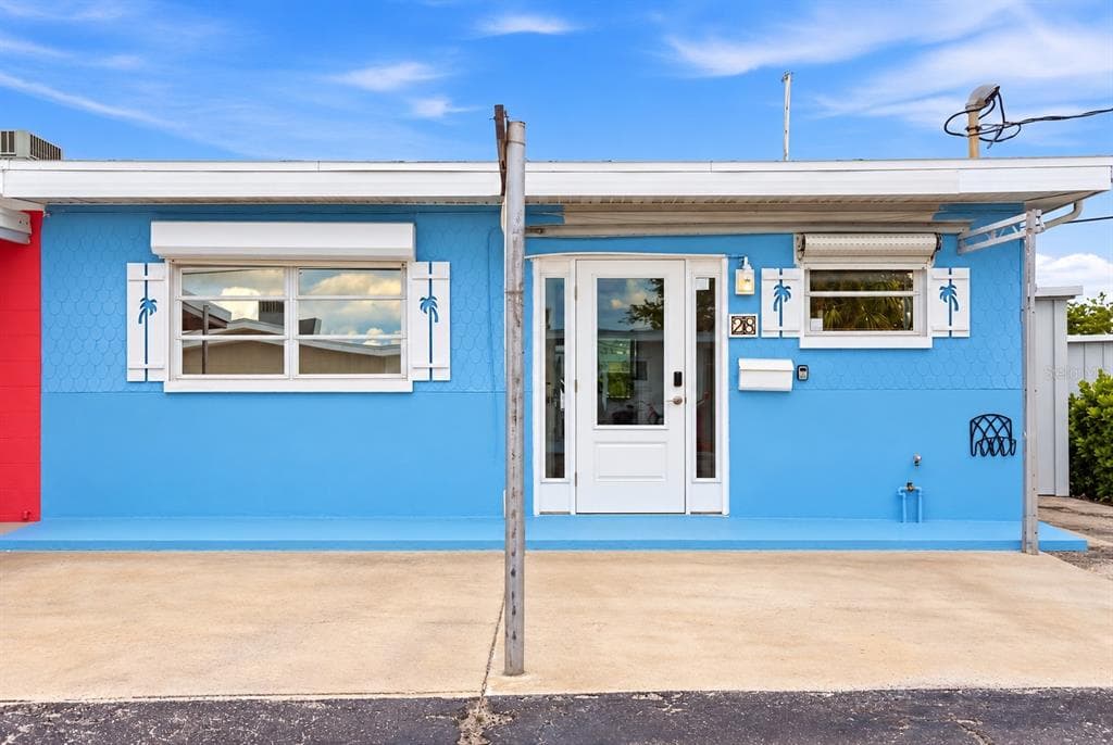 28 SEASIDE COURT photo 2
