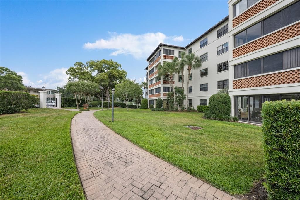 100 S INTERLACHEN AVENUE 401 photo 17