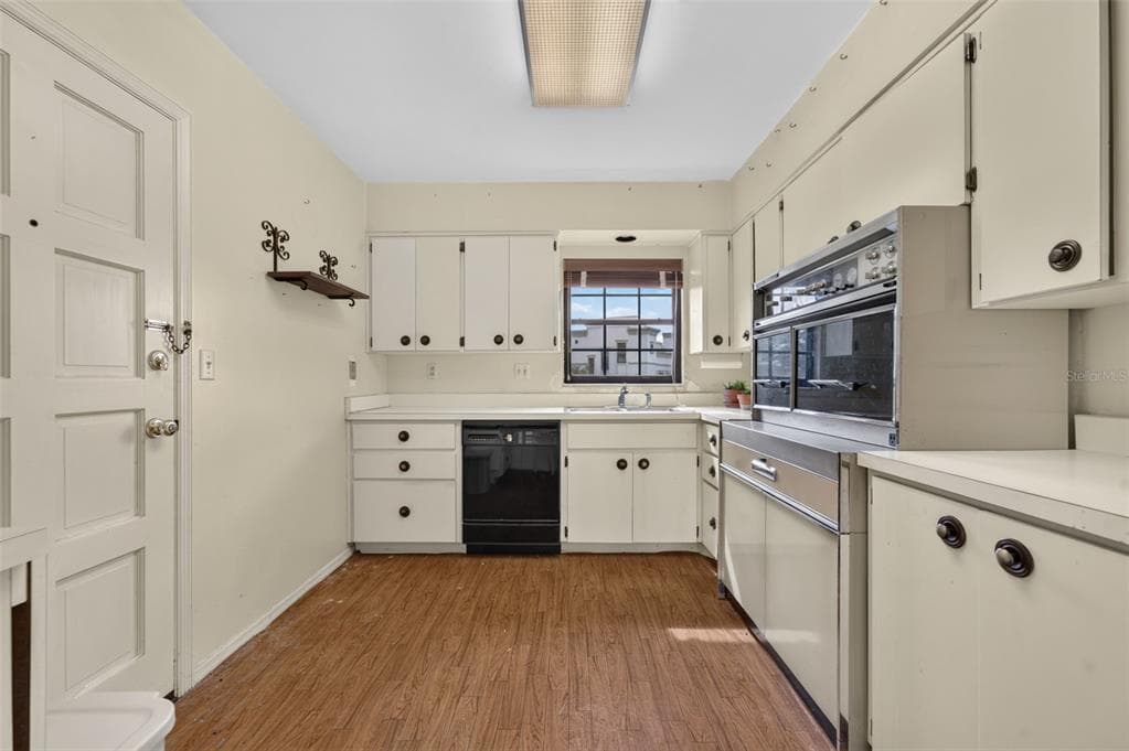 100 S INTERLACHEN AVENUE 401 photo 8