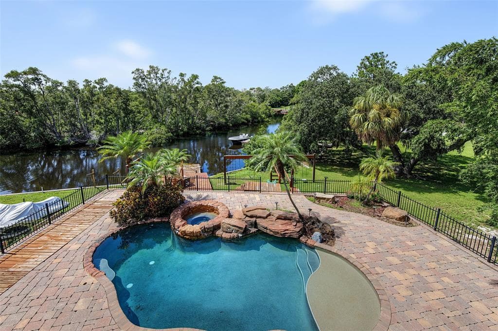 3143 PINEVIEW DRIVE 3