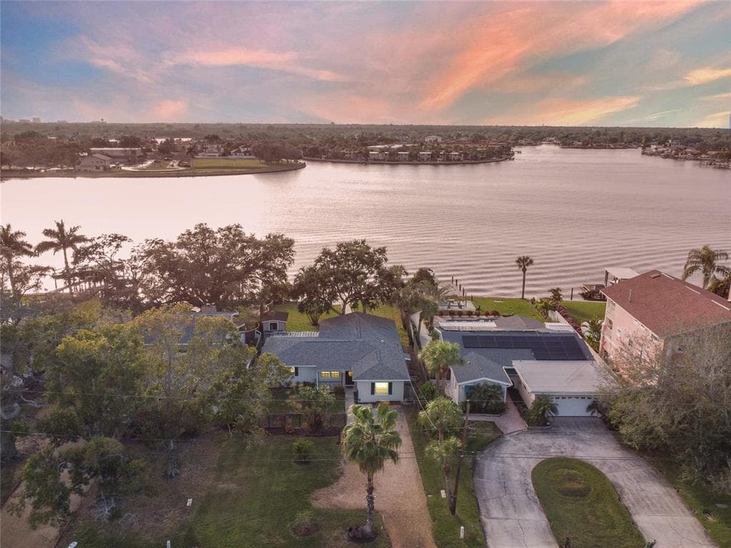 3618 SHORE ACRES BOULEVARD NE photo 1
