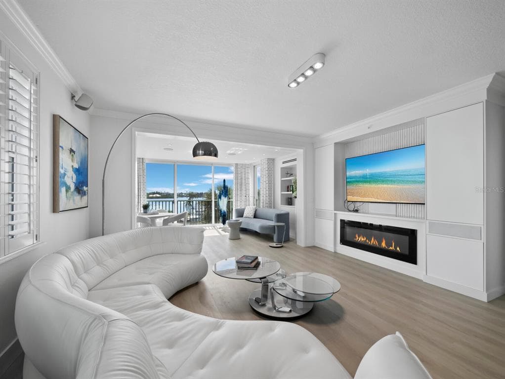 1260 DOLPHIN BAY WAY 301 photo 2