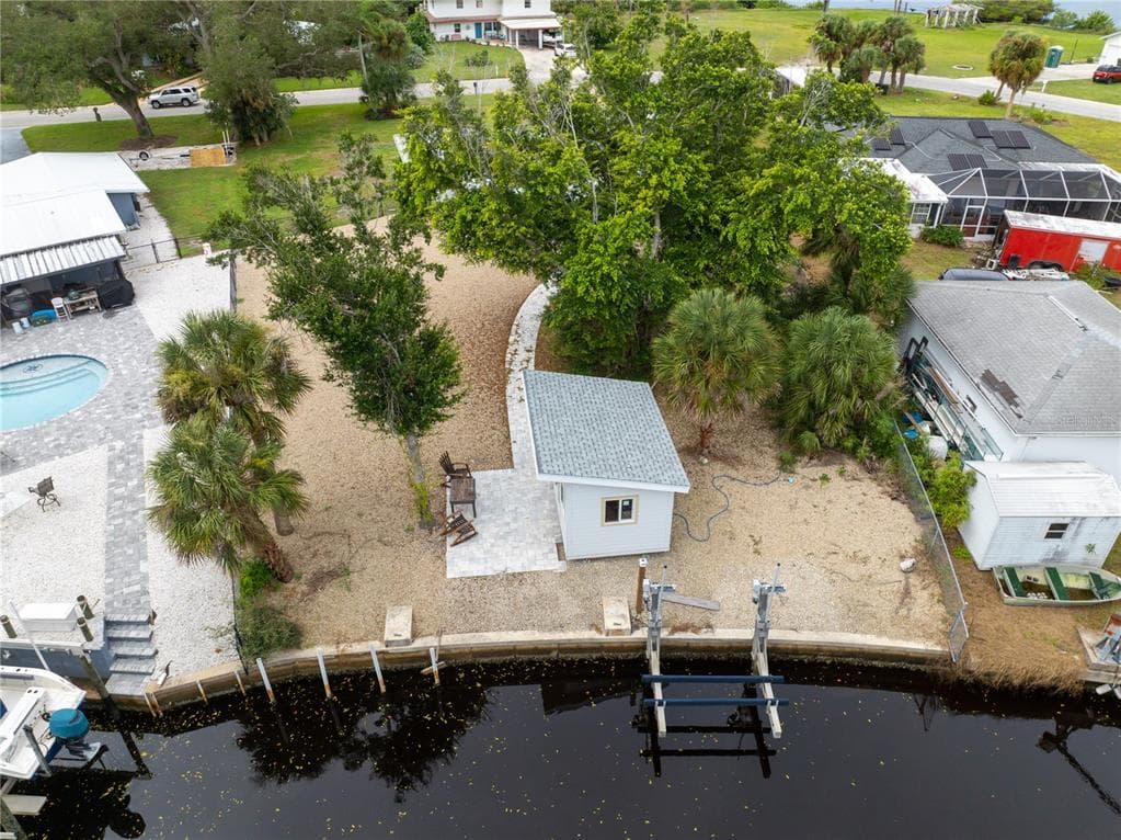 400 DONA DRIVE photo 2