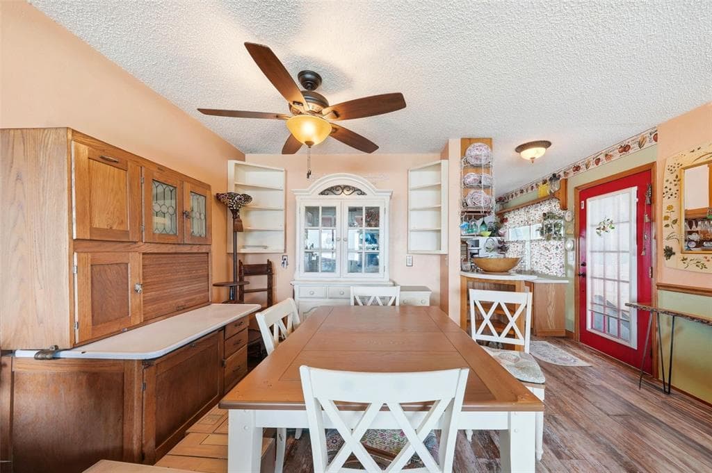400 LAKESHORE DRIVE 5