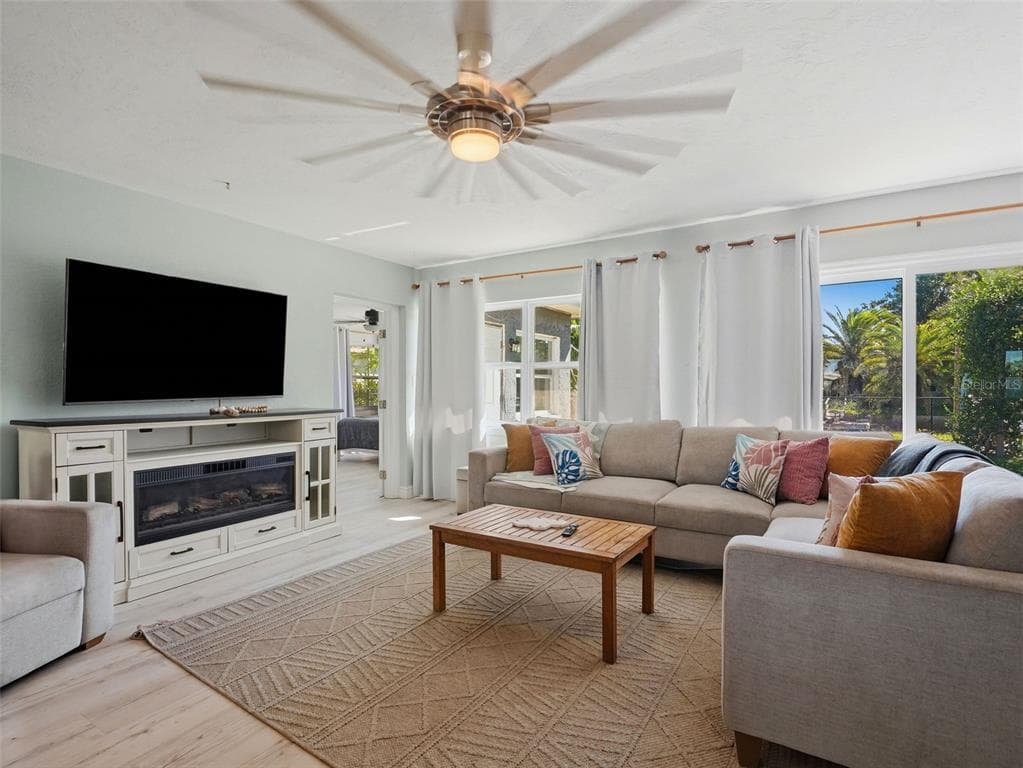 13730 MELANIE AVENUE photo 3