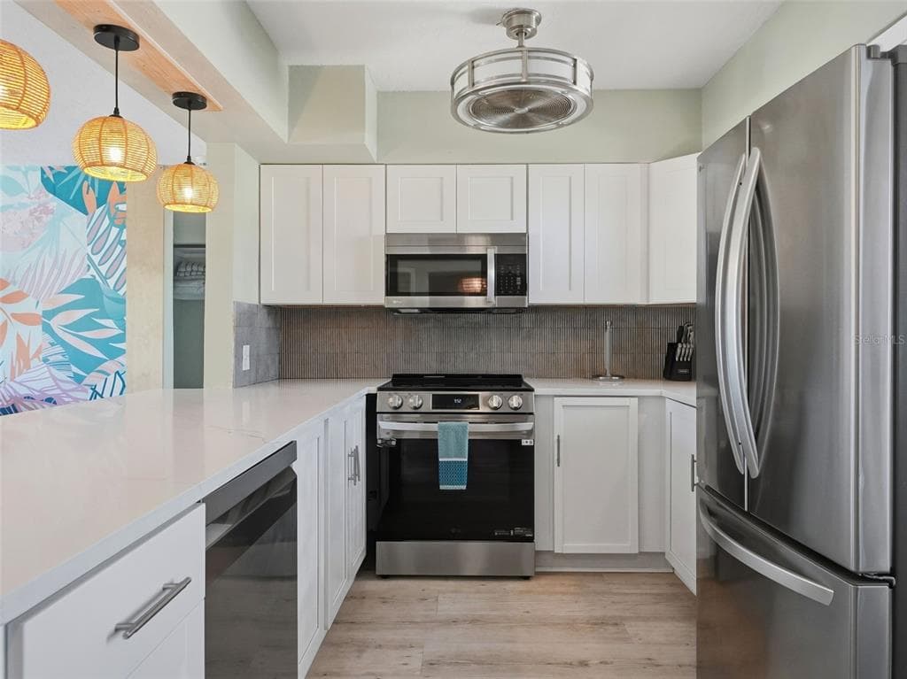 13730 MELANIE AVENUE photo 9