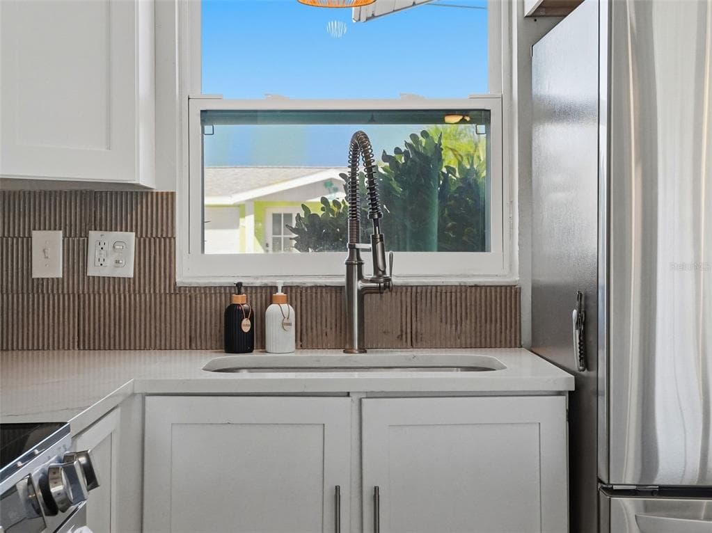 13730 MELANIE AVENUE photo 11