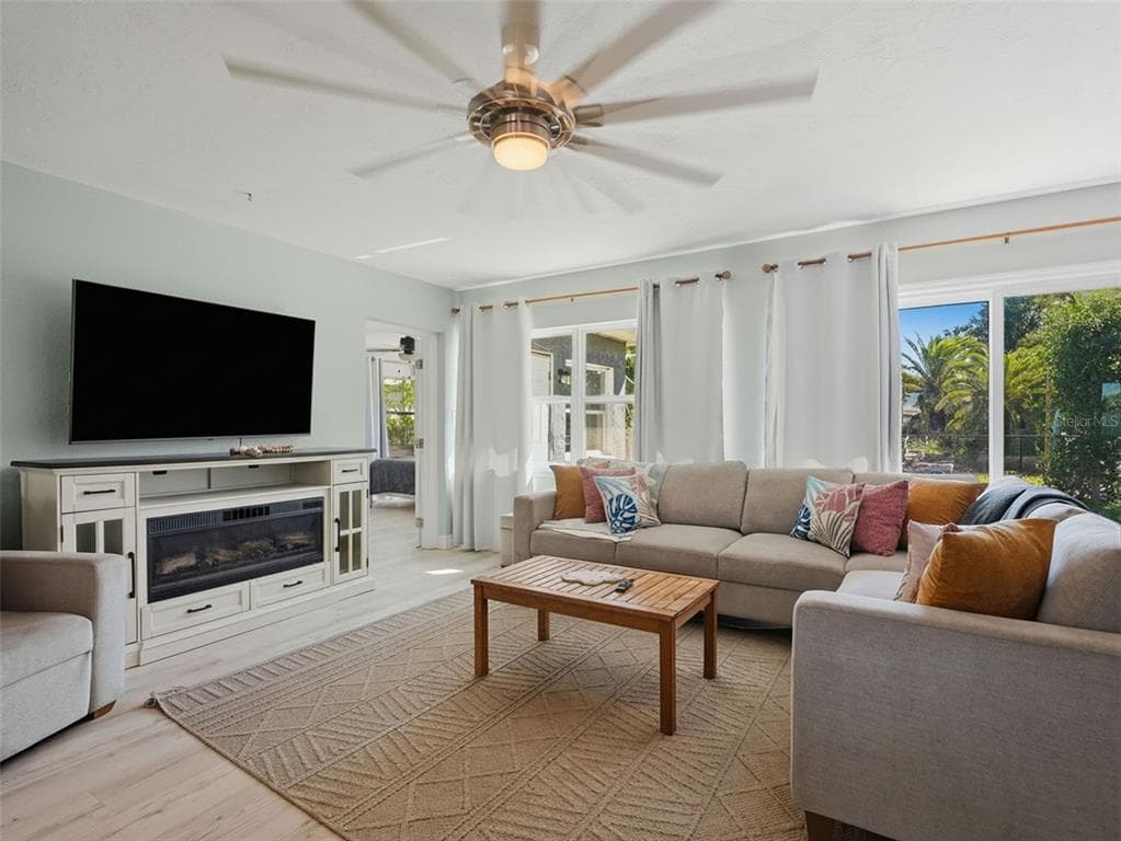 13730 MELANIE AVENUE photo 4