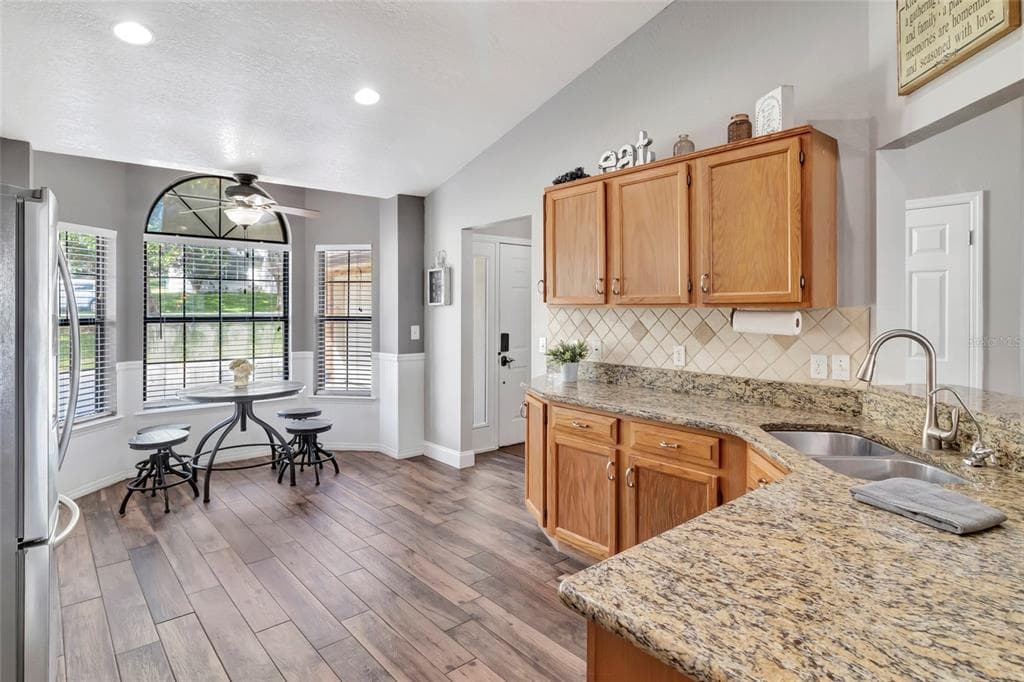 10598 LAKE HILL DRIVE photo 17