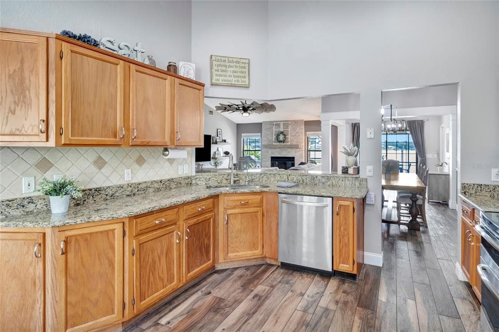 10598 LAKE HILL DRIVE photo 18