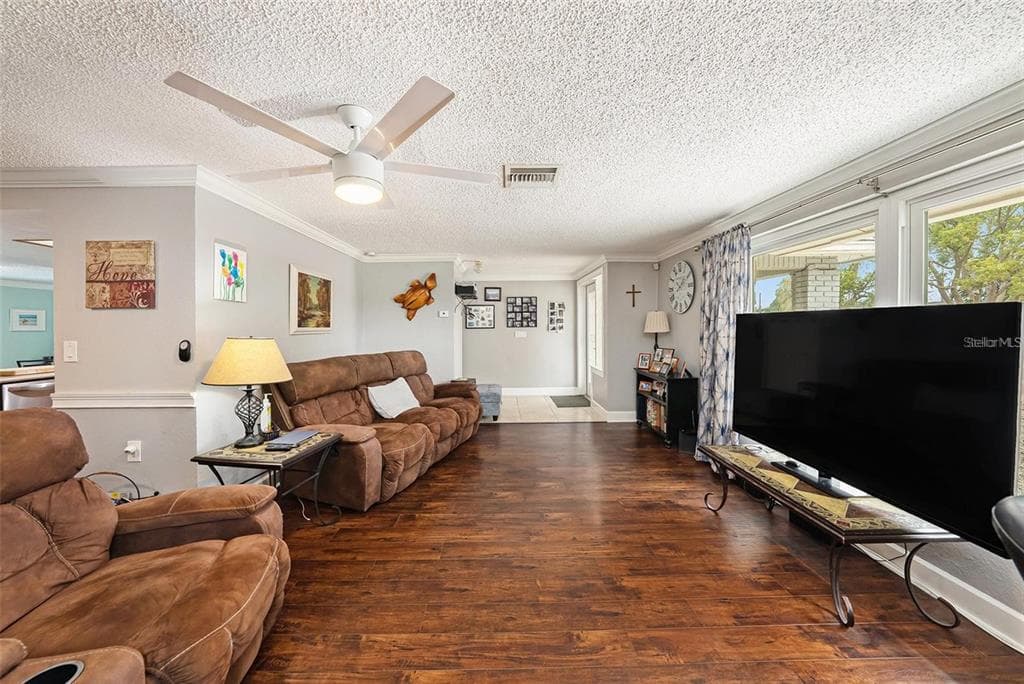 1117 RUSHMORE DRIVE 4