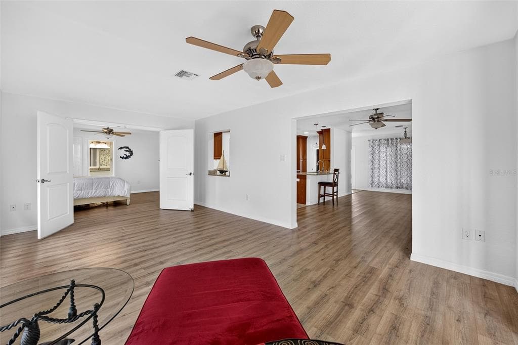 18393 HOTTELET CIRCLE photo 17