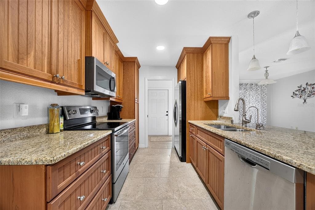 18393 HOTTELET CIRCLE photo 12