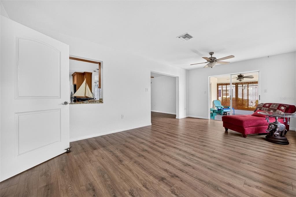 18393 HOTTELET CIRCLE photo 19