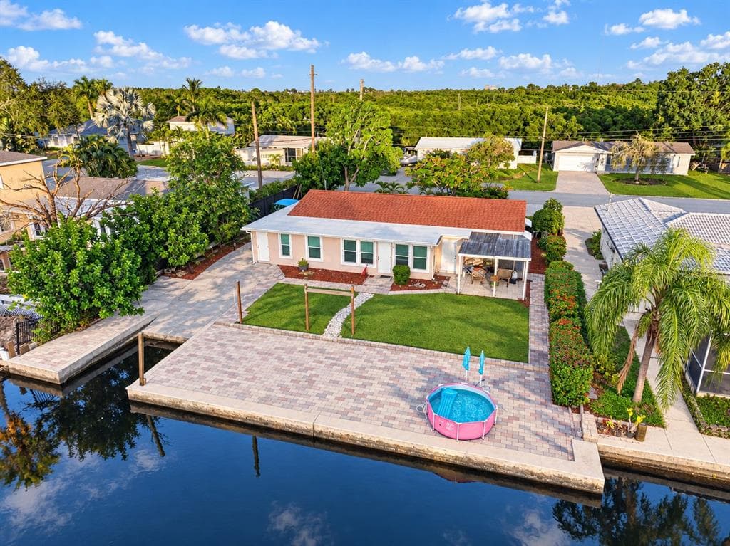 9398 SUN ISLE DRIVE NE photo 3