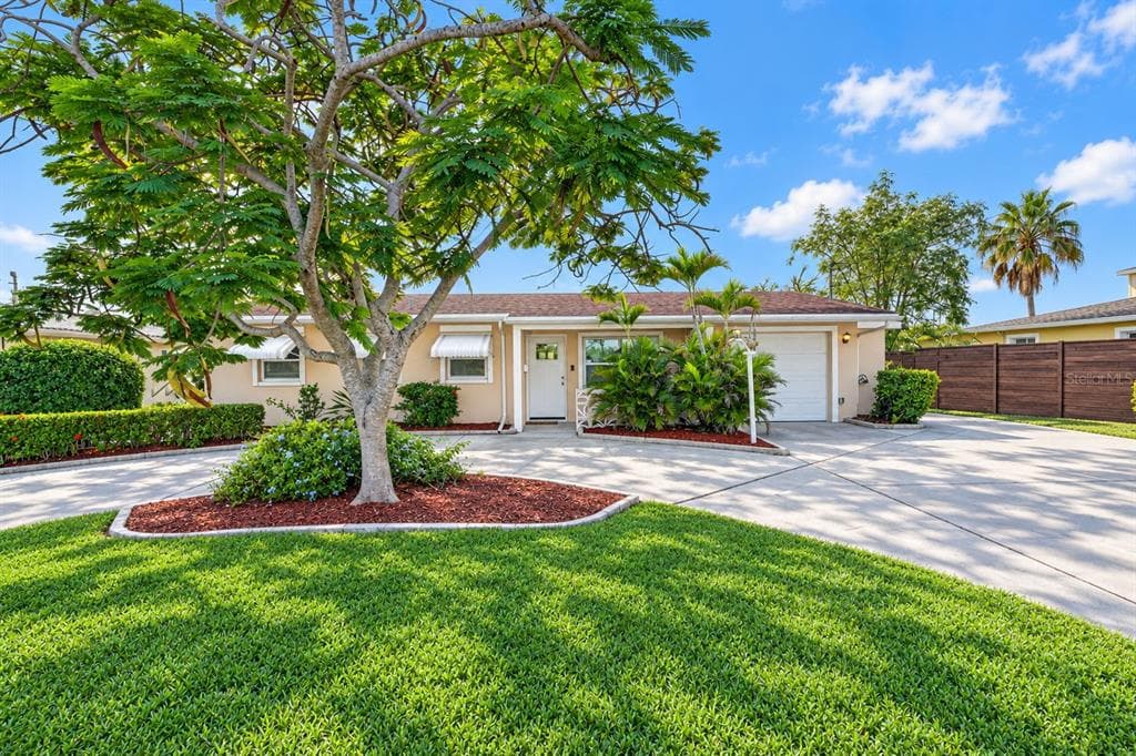 9398 SUN ISLE DRIVE NE photo 1