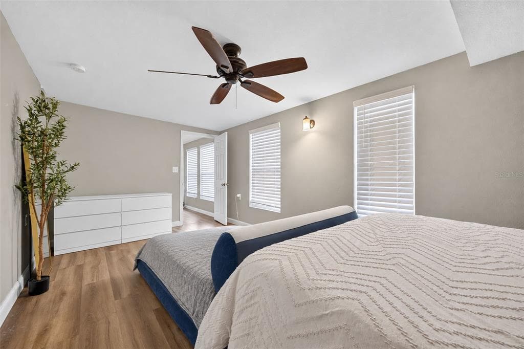 9398 SUN ISLE DRIVE NE photo 11