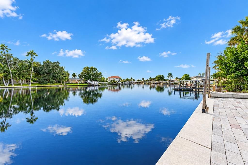 9398 SUN ISLE DRIVE NE photo 4