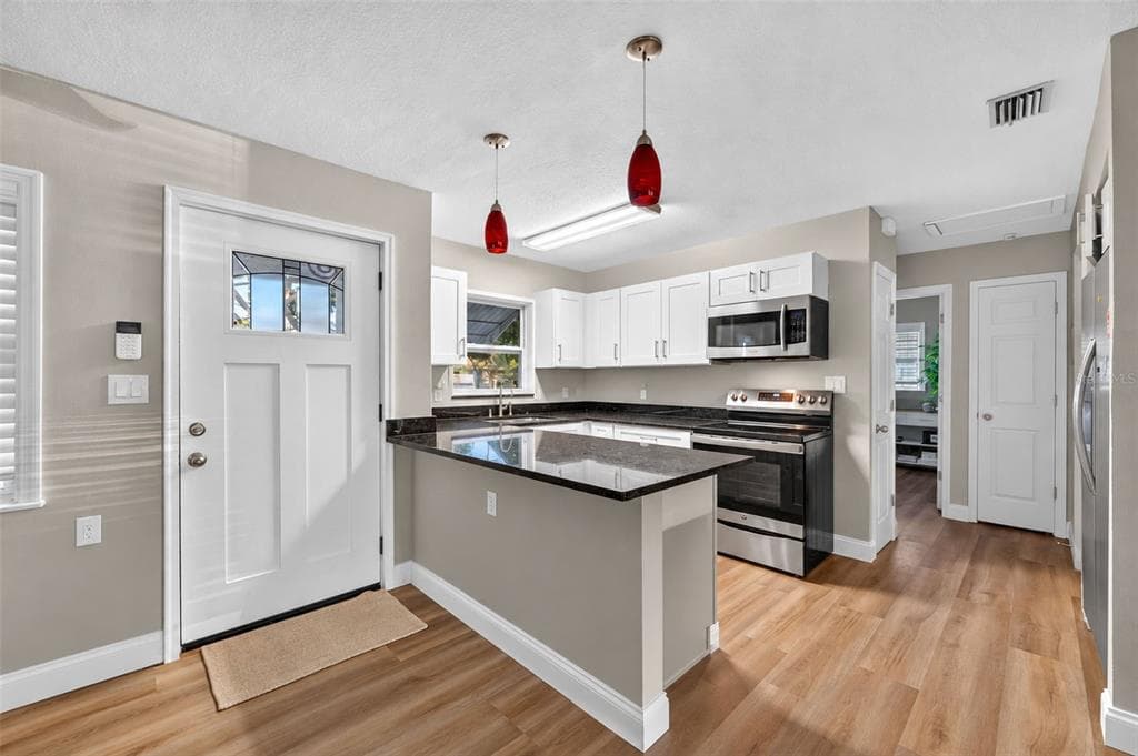 9398 SUN ISLE DRIVE NE photo 8