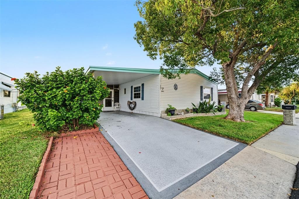 3207 BREWSTER DRIVE photo 2