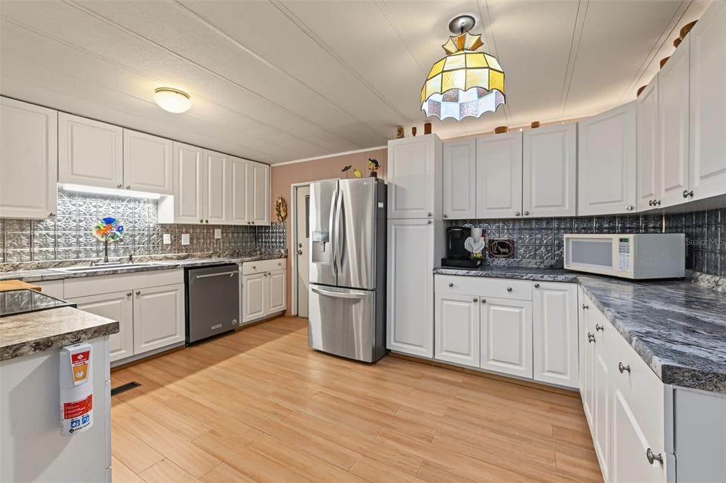 3207 BREWSTER DRIVE photo 13