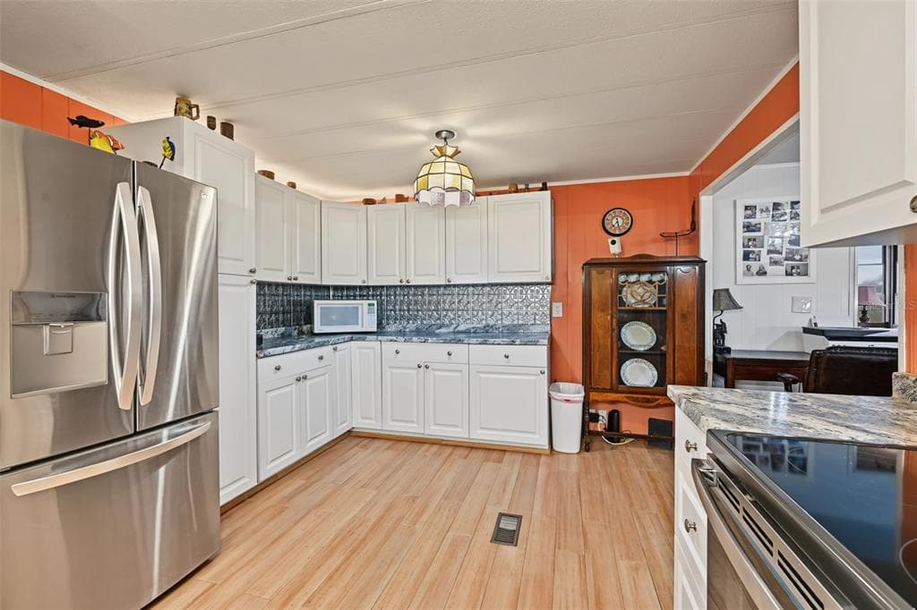 3207 BREWSTER DRIVE photo 17