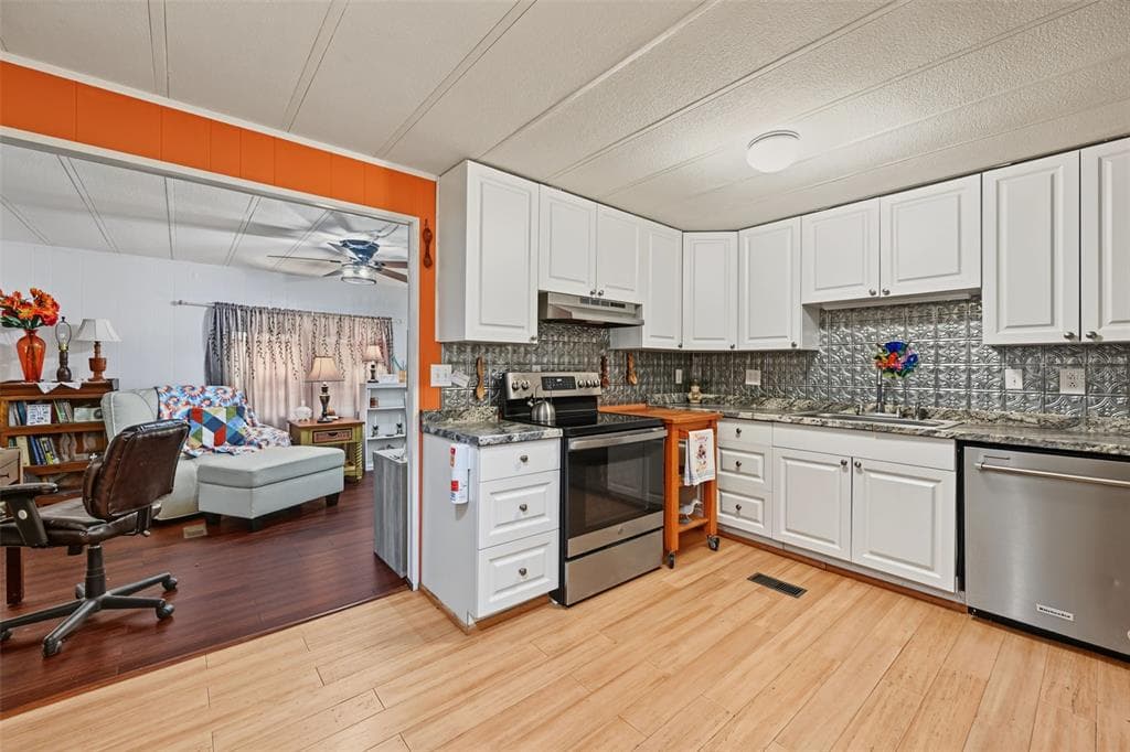 3207 BREWSTER DRIVE photo 12