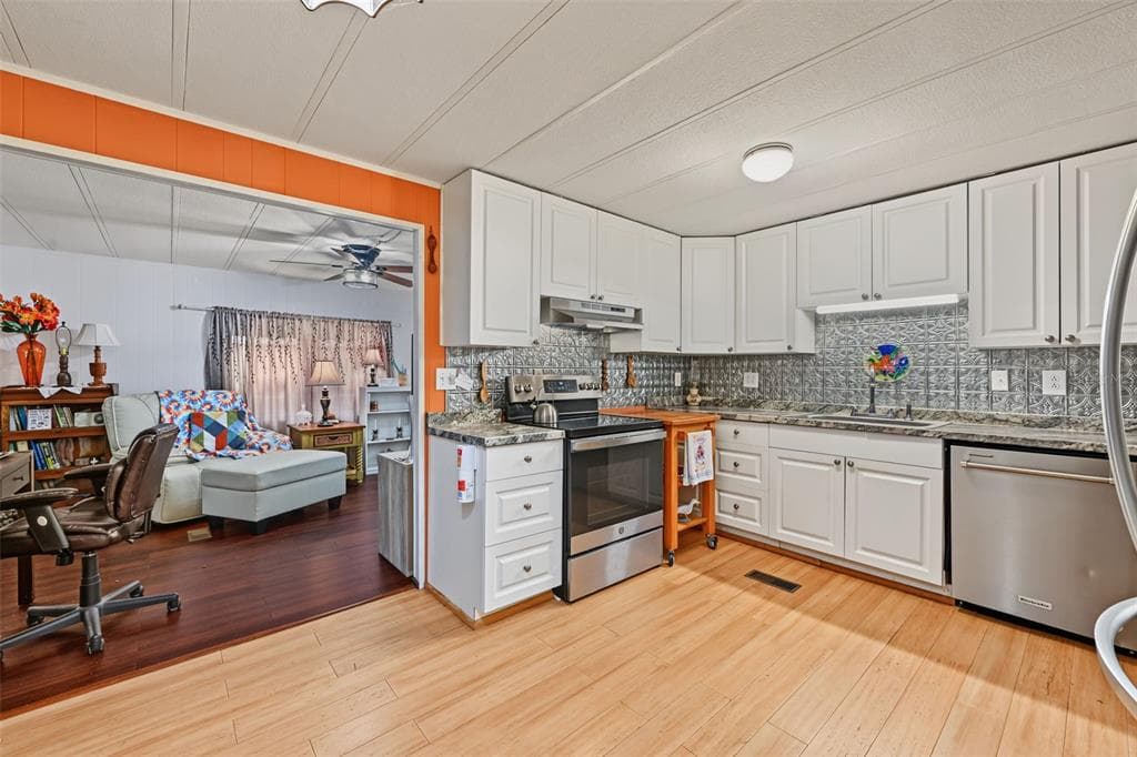 3207 BREWSTER DRIVE photo 14