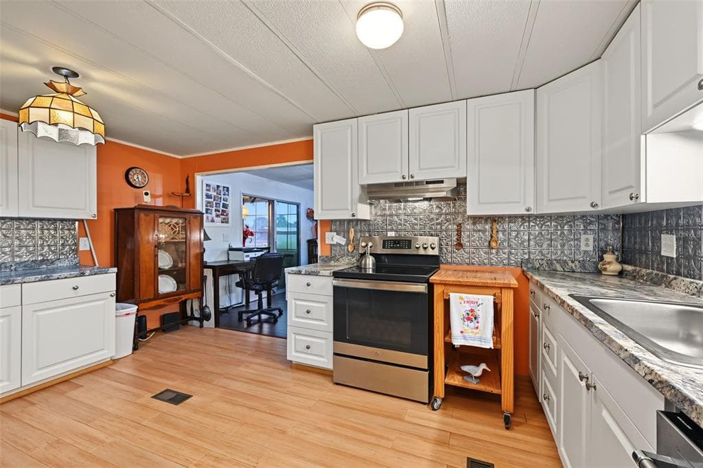3207 BREWSTER DRIVE photo 15