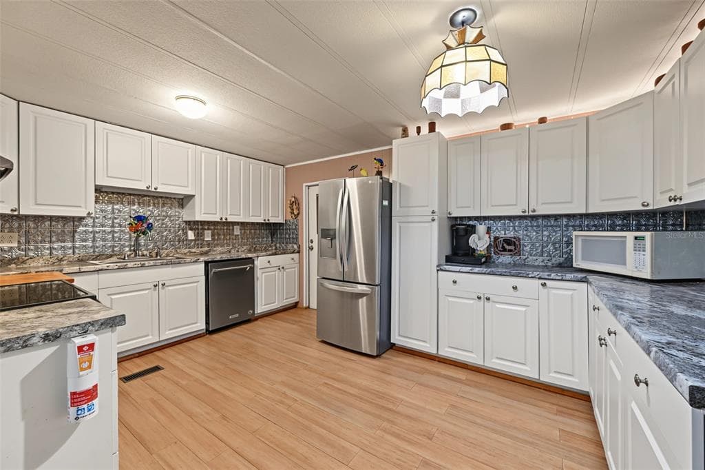3207 BREWSTER DRIVE photo 11