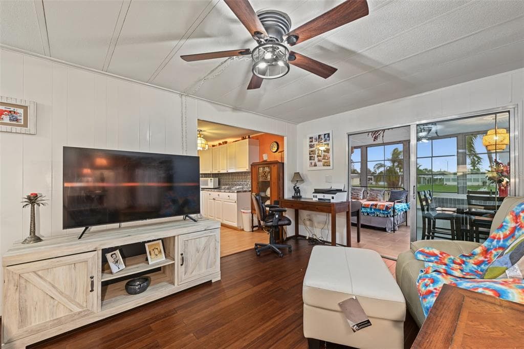3207 BREWSTER DRIVE photo 8