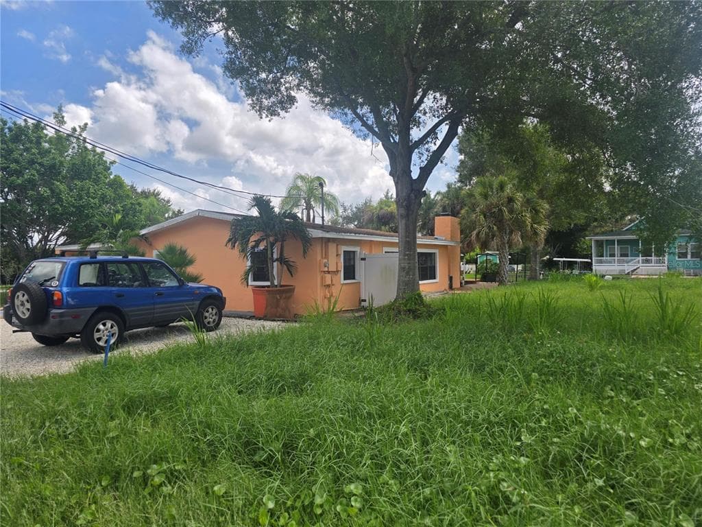 2614 CYPRUS DRIVE photo 2