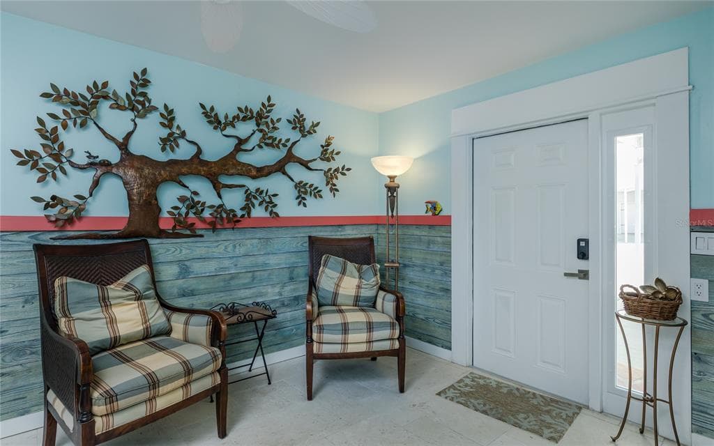 847 OAK STREET photo 6