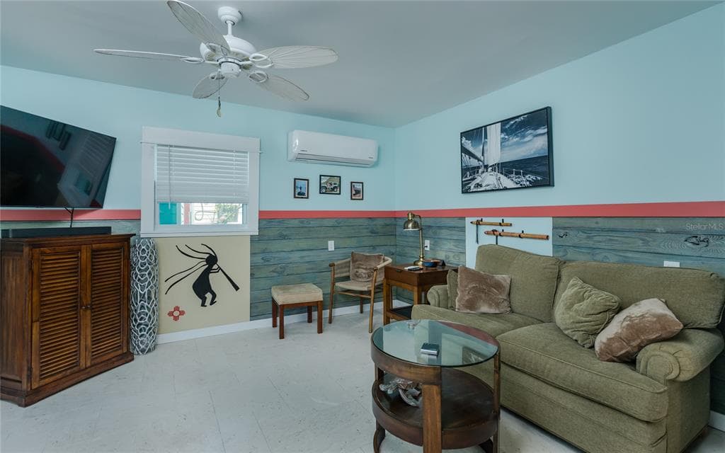847 OAK STREET photo 13