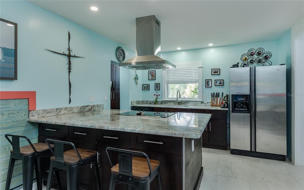 847 OAK STREET photo 9