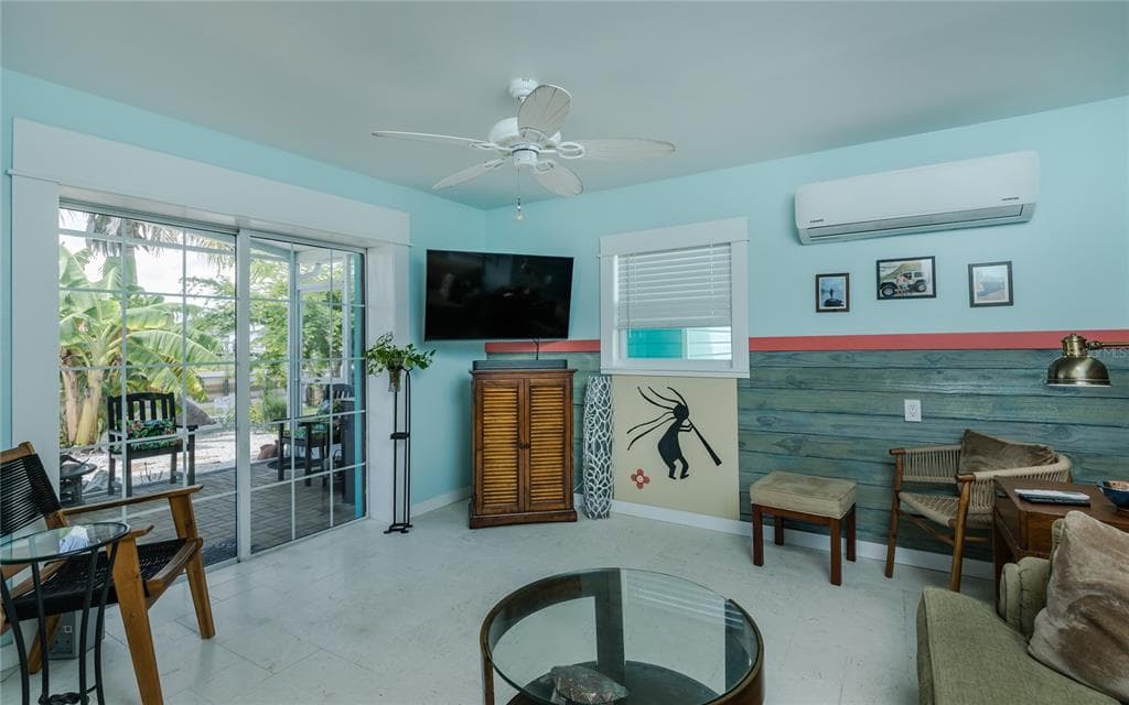 847 OAK STREET photo 11