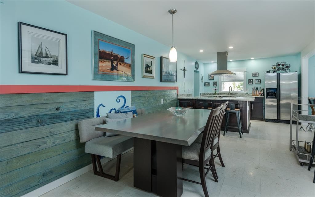 847 OAK STREET photo 8