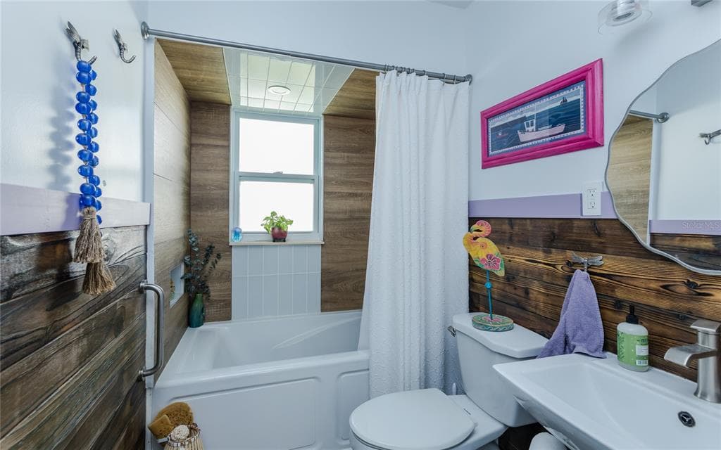 847 OAK STREET photo 21