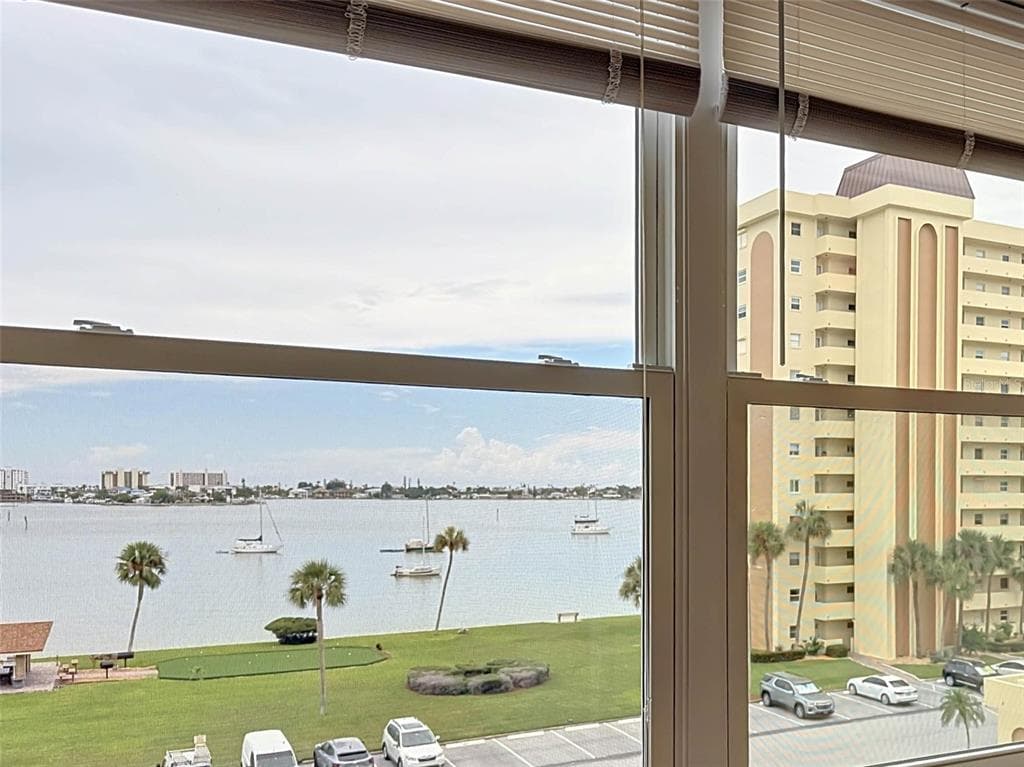 4550 COVE CIRCLE 502 photo 2