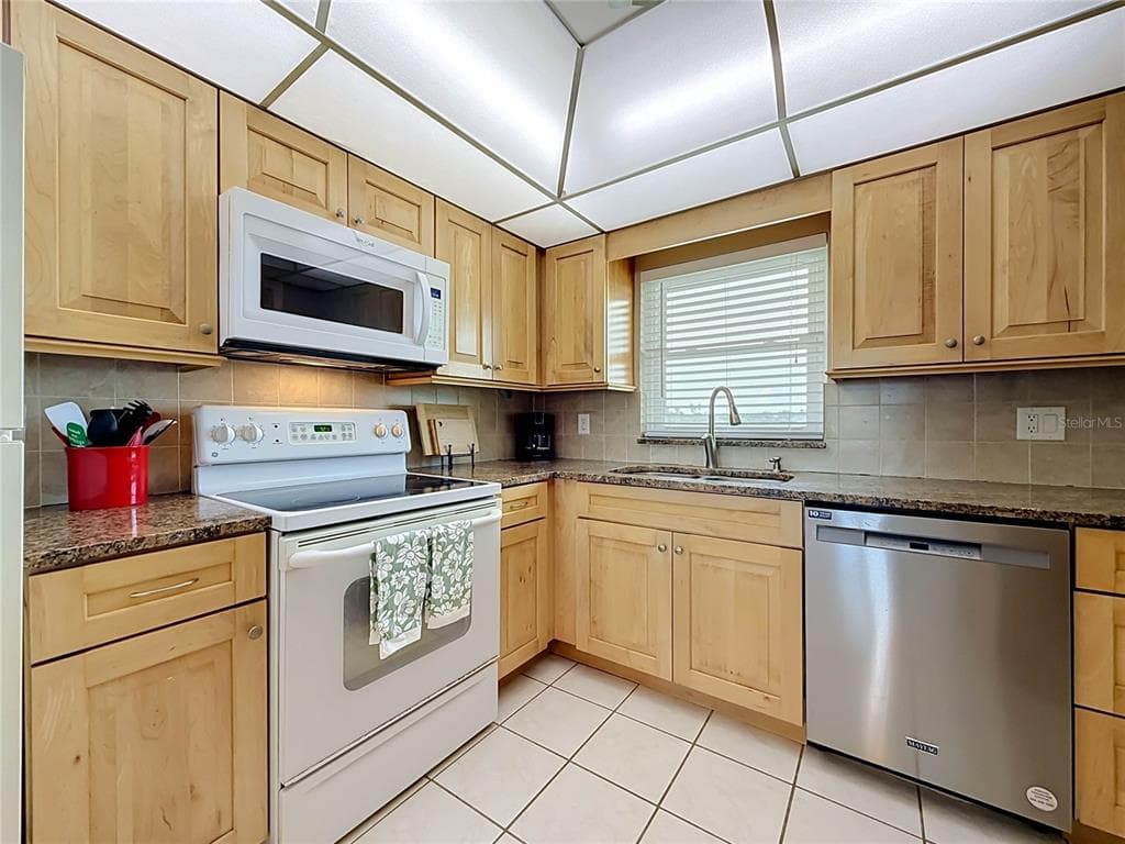 4550 COVE CIRCLE 502 photo 13