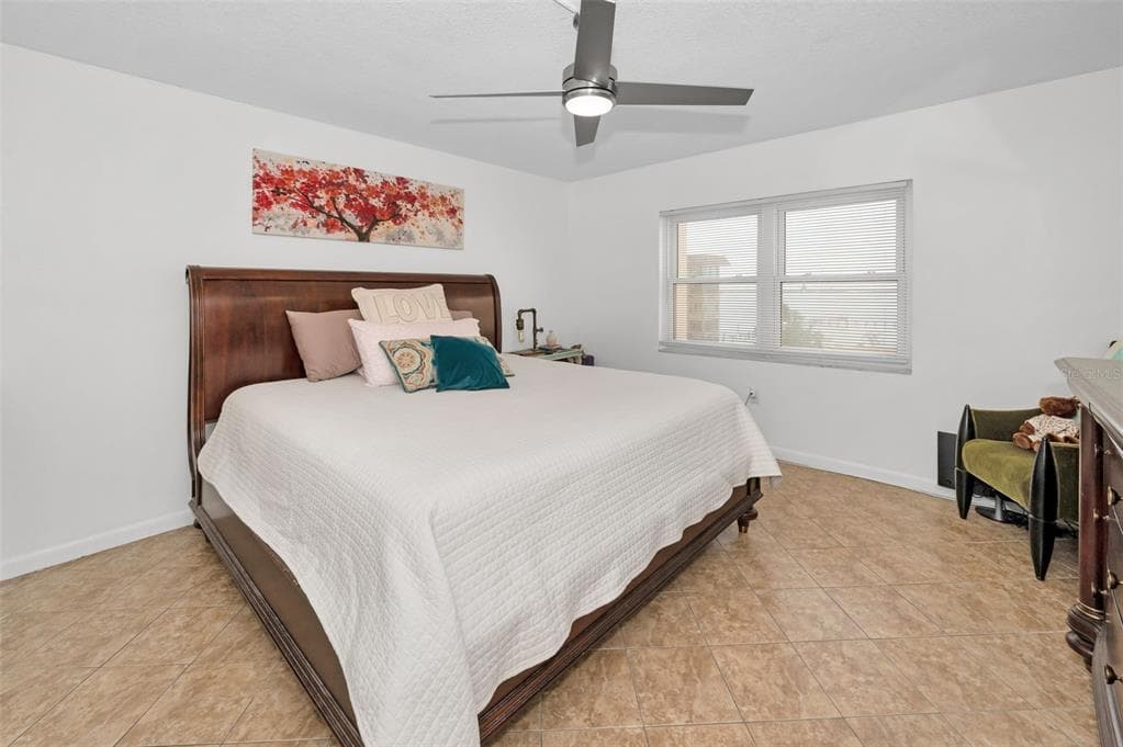 622 EDGEWATER DRIVE 523 photo 20