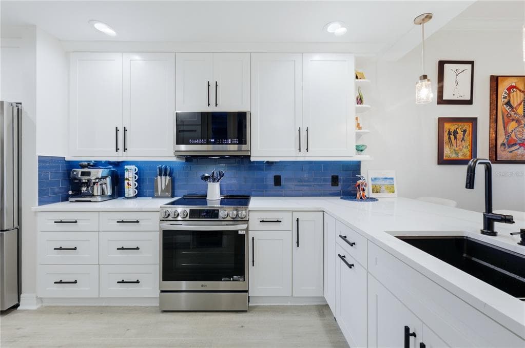 5531 CANNES CIRCLE 403 photo 23