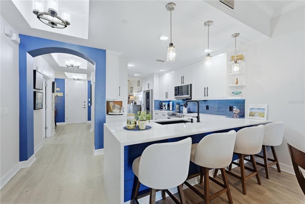 5531 CANNES CIRCLE 403 photo 3