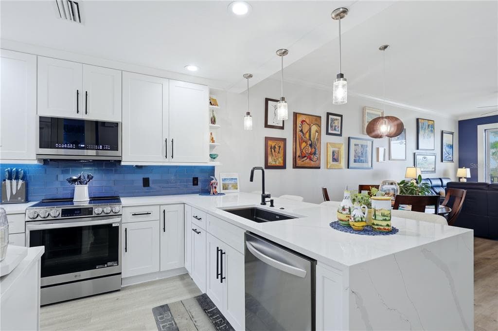 5531 CANNES CIRCLE 403 photo 4