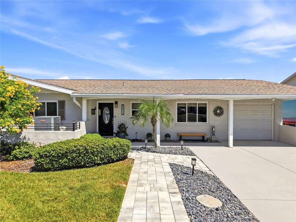 3800 BEACH DRIVE SE photo 2