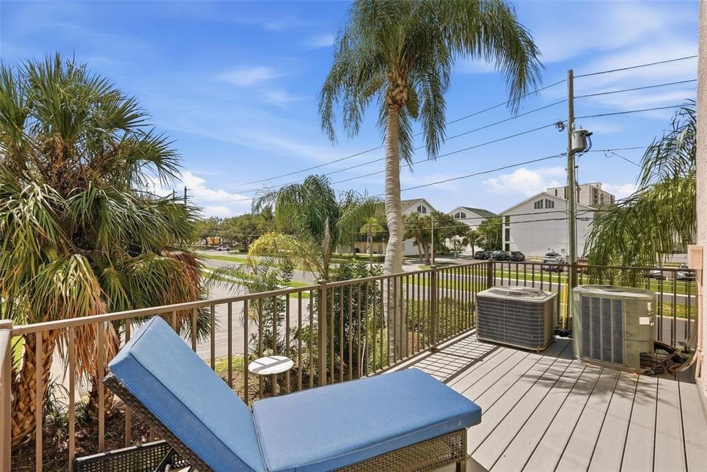 325 ISLAND WAY 101 photo 6