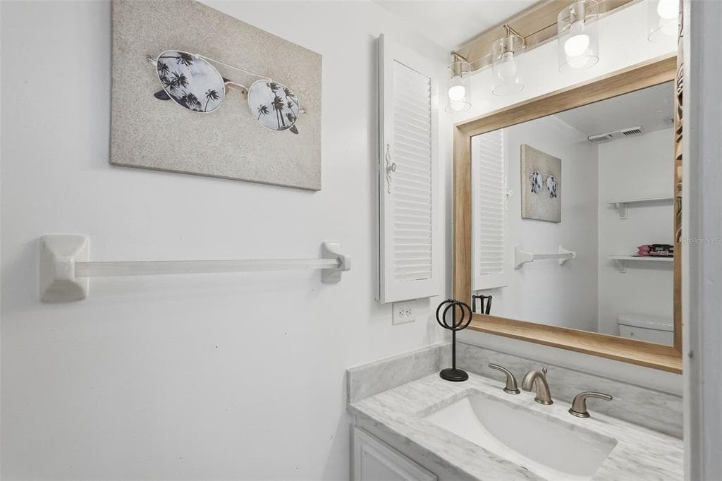 325 ISLAND WAY 101 photo 13