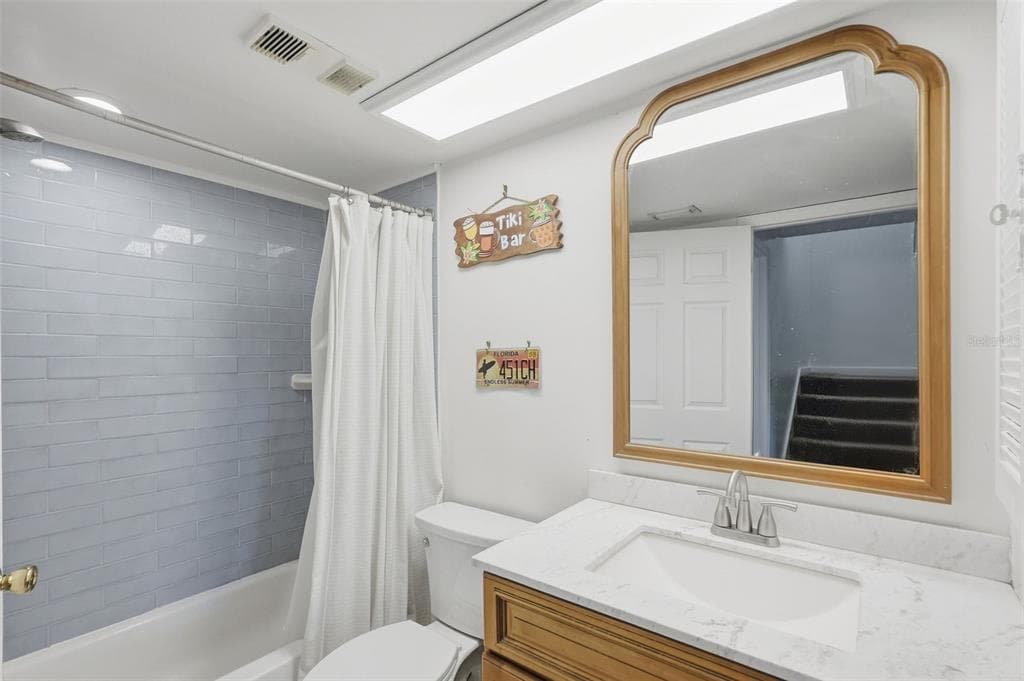 325 ISLAND WAY 101 photo 16