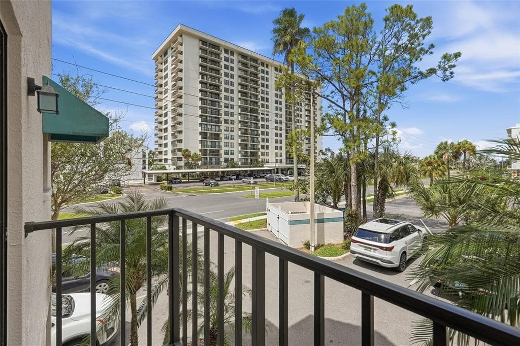 325 ISLAND WAY 101 photo 12
