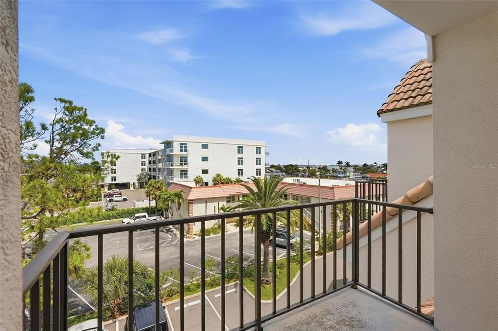325 ISLAND WAY 101 photo 22